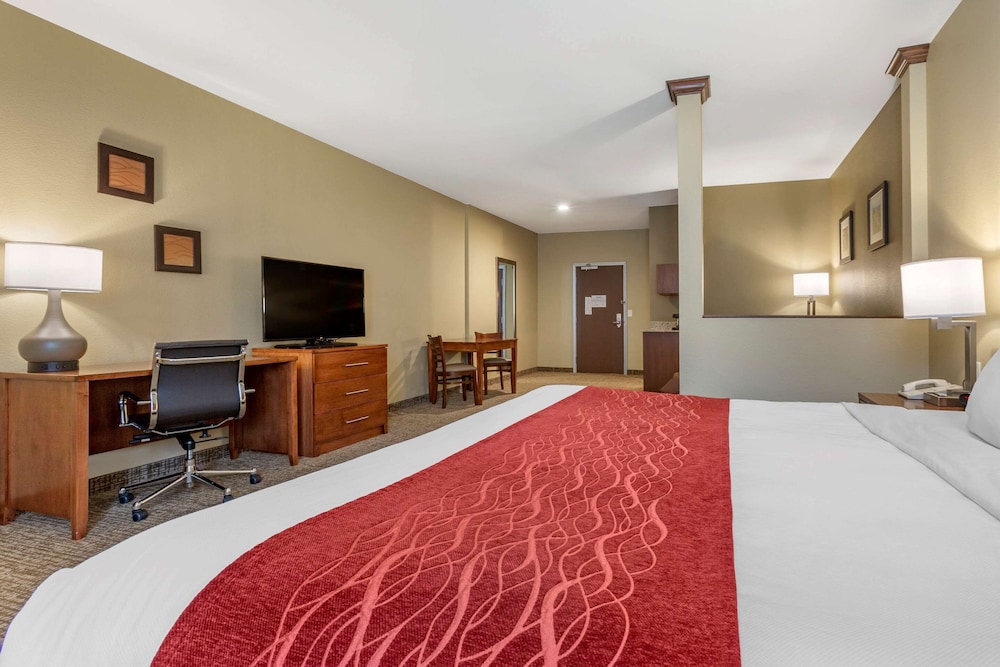 comfort inn and suites hill city