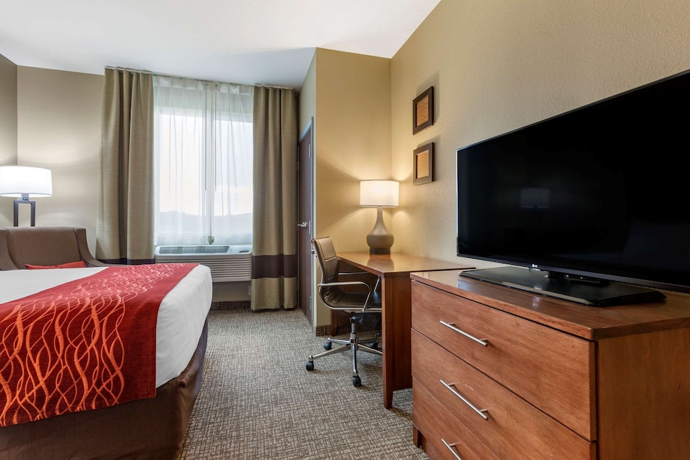 comfort inn and suites hill city