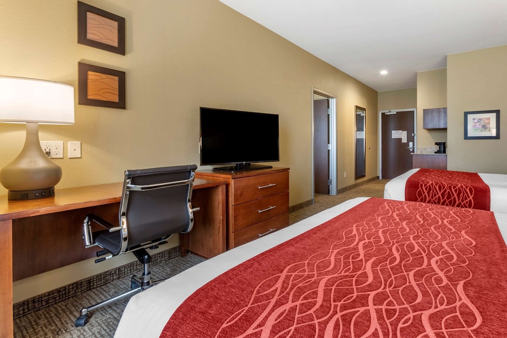 comfort inn and suites hill city