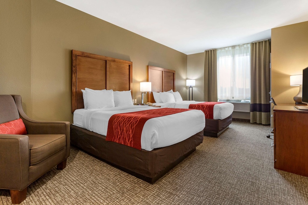 comfort inn and suites hill city