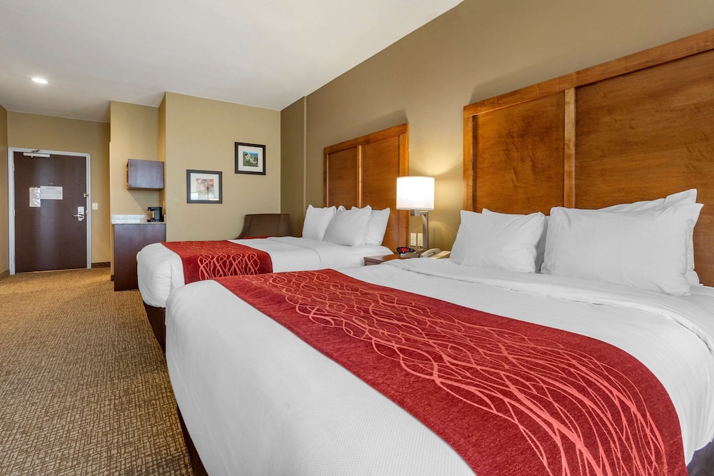 comfort inn and suites hill city