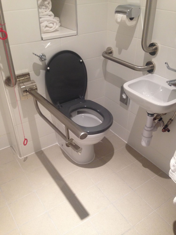 hampton by hilton glasgow central