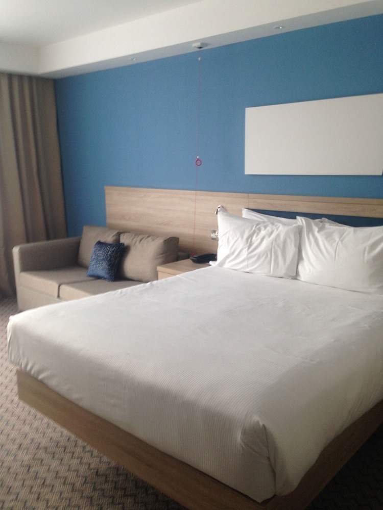 hampton by hilton glasgow central