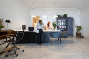 Xenones Filotera,Imerovigli>>Fira,4 star