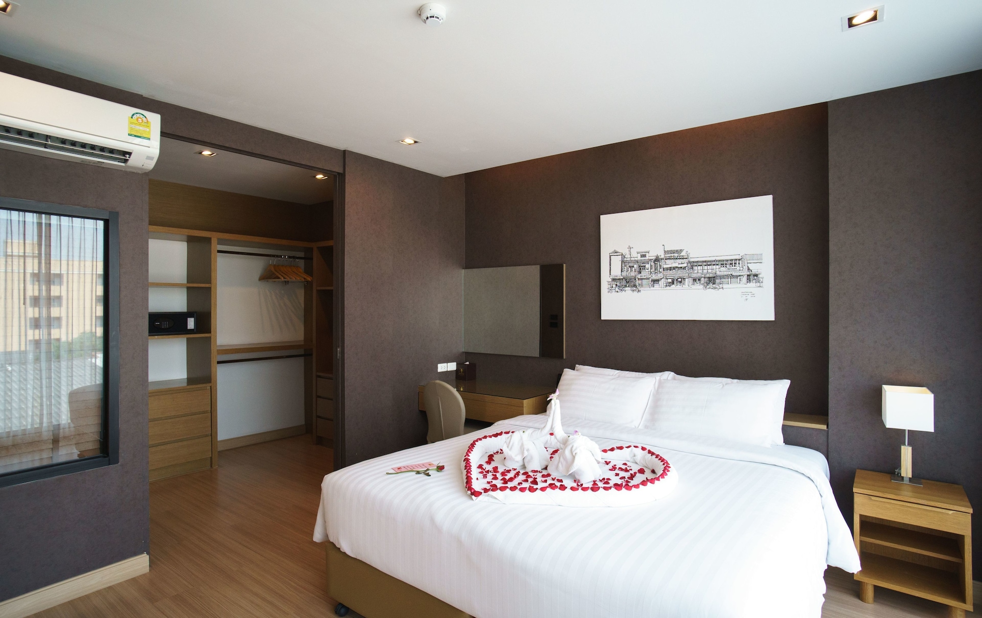 sanae hotel nimman
