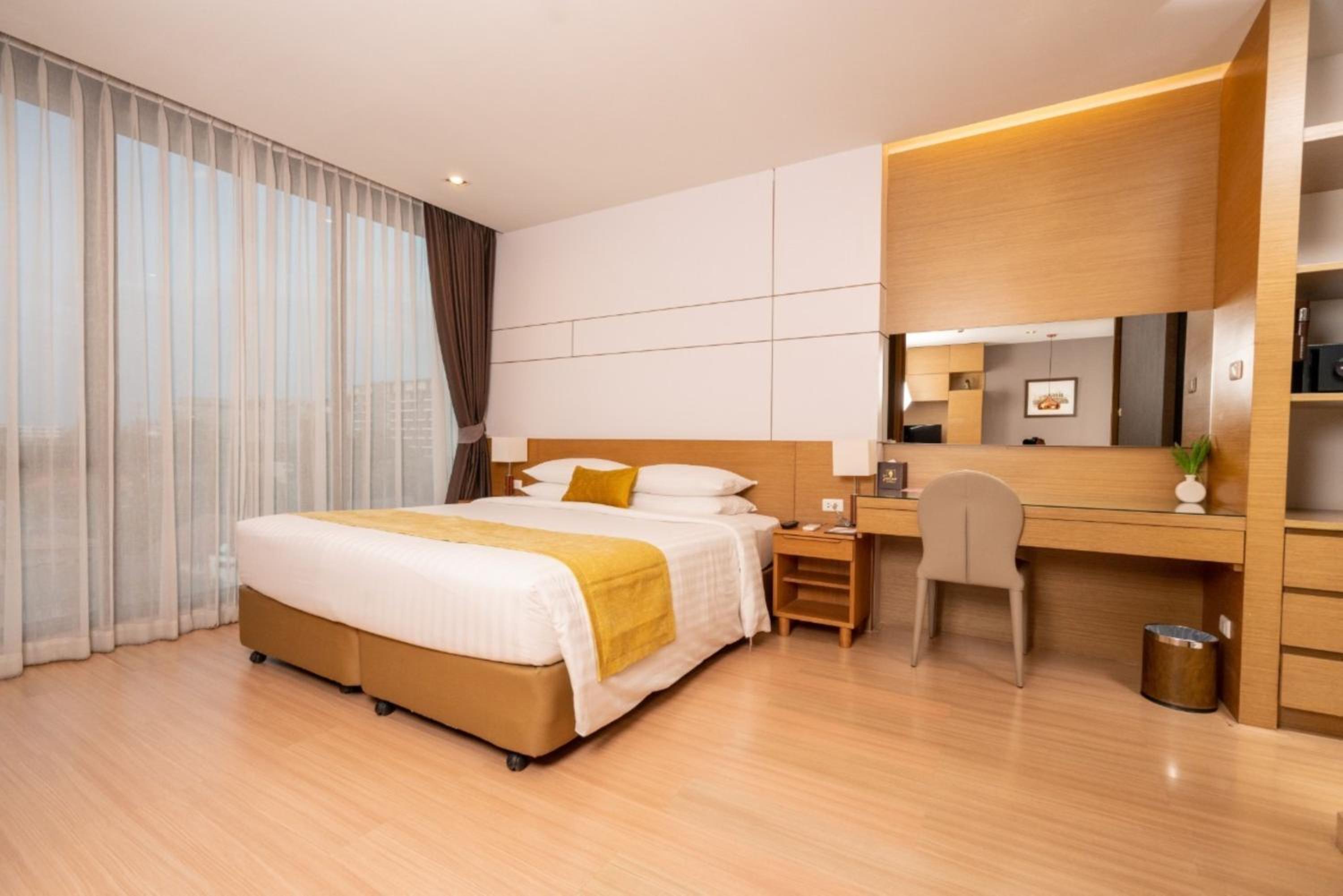 sanae hotel nimman
