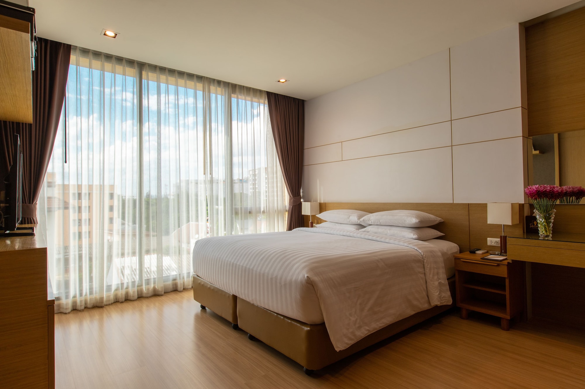 sanae hotel nimman