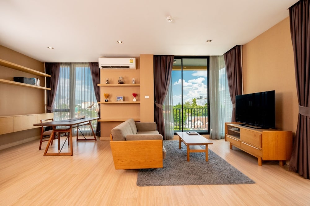 sanae hotel nimman