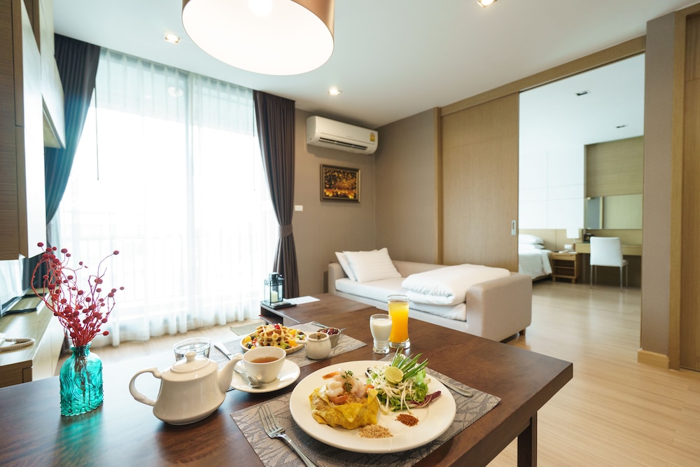 sanae hotel nimman