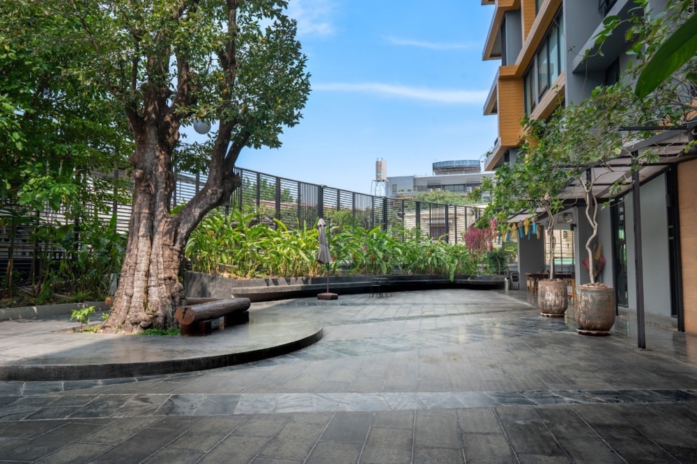 sanae hotel nimman