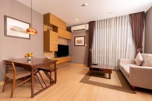 sanae hotel nimman