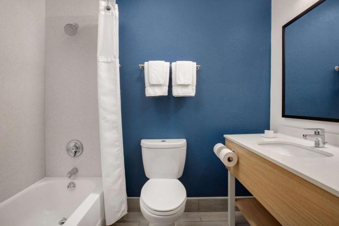 spark by hilton atlanta cumberland ballpark