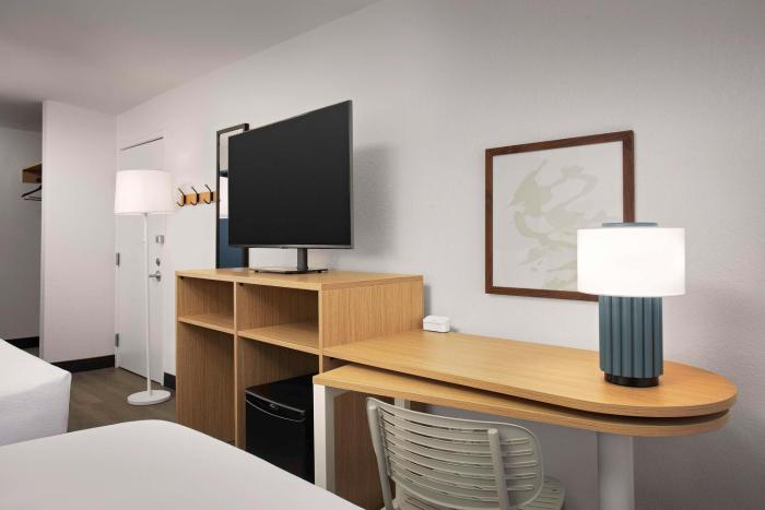 spark by hilton atlanta cumberland ballpark