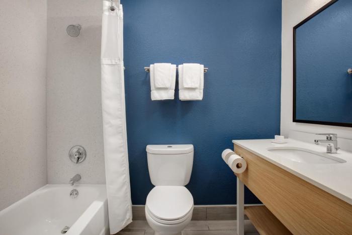 spark by hilton atlanta cumberland ballpark