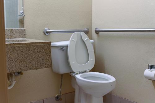 spark by hilton atlanta cumberland ballpark