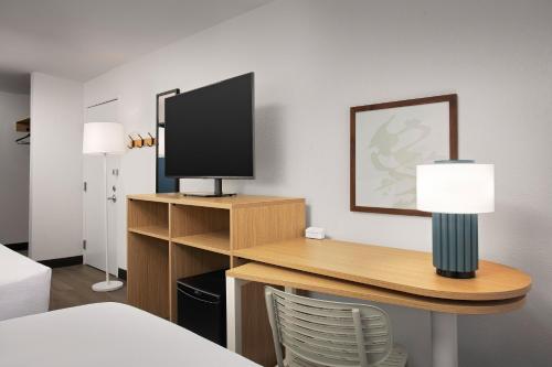 spark by hilton atlanta cumberland ballpark