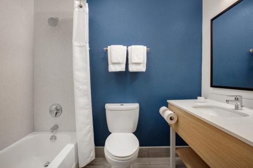 spark by hilton atlanta cumberland ballpark