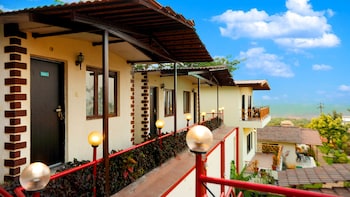 Cloud 9 Hills Resort,,3 star