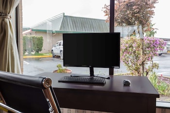 Days Inn By Wyndham Auburn,Federal Way>>Auburn,2 star