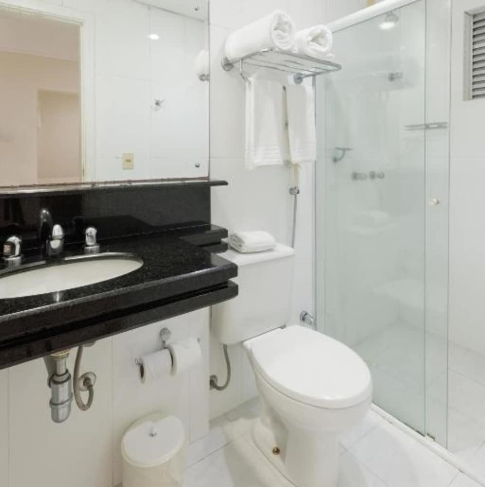 hotel le village flats