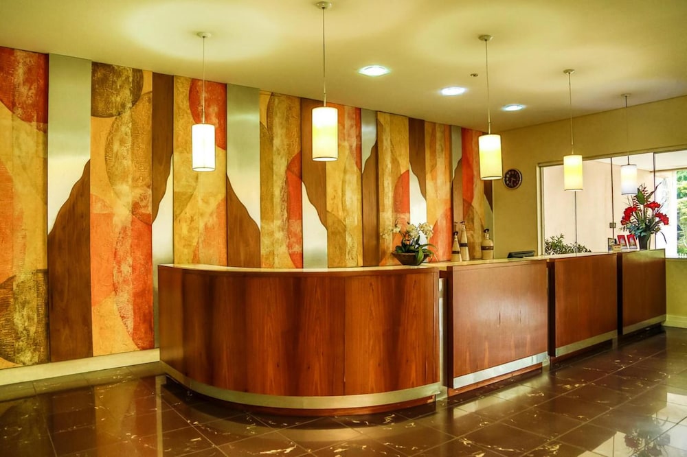 hotel le village flats