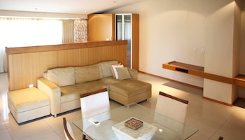 hotel le village flats