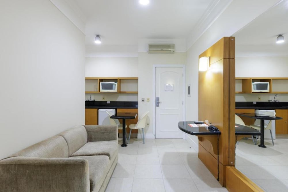 hotel le village flats