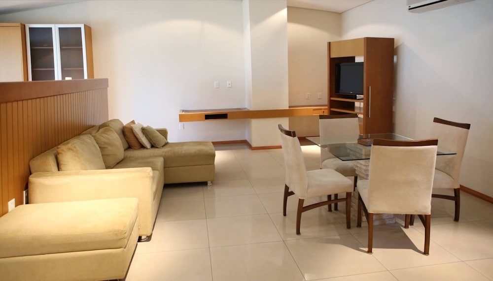 hotel le village flats