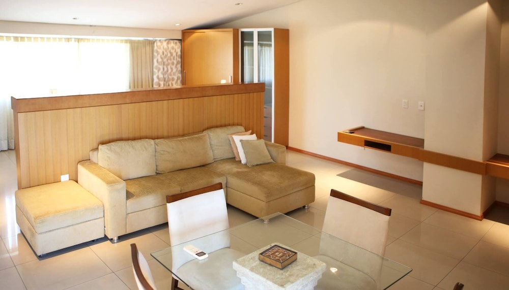 hotel le village flats