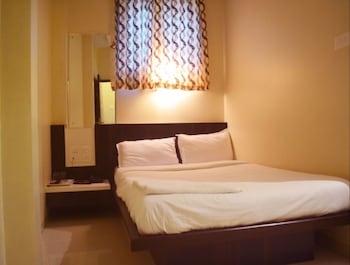 hotel airport metro