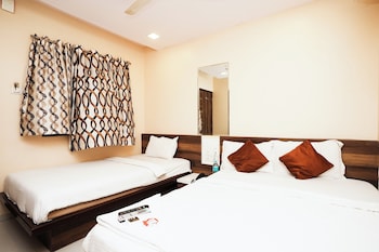 hotel airport metro