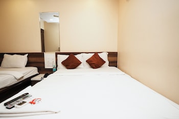 hotel airport metro