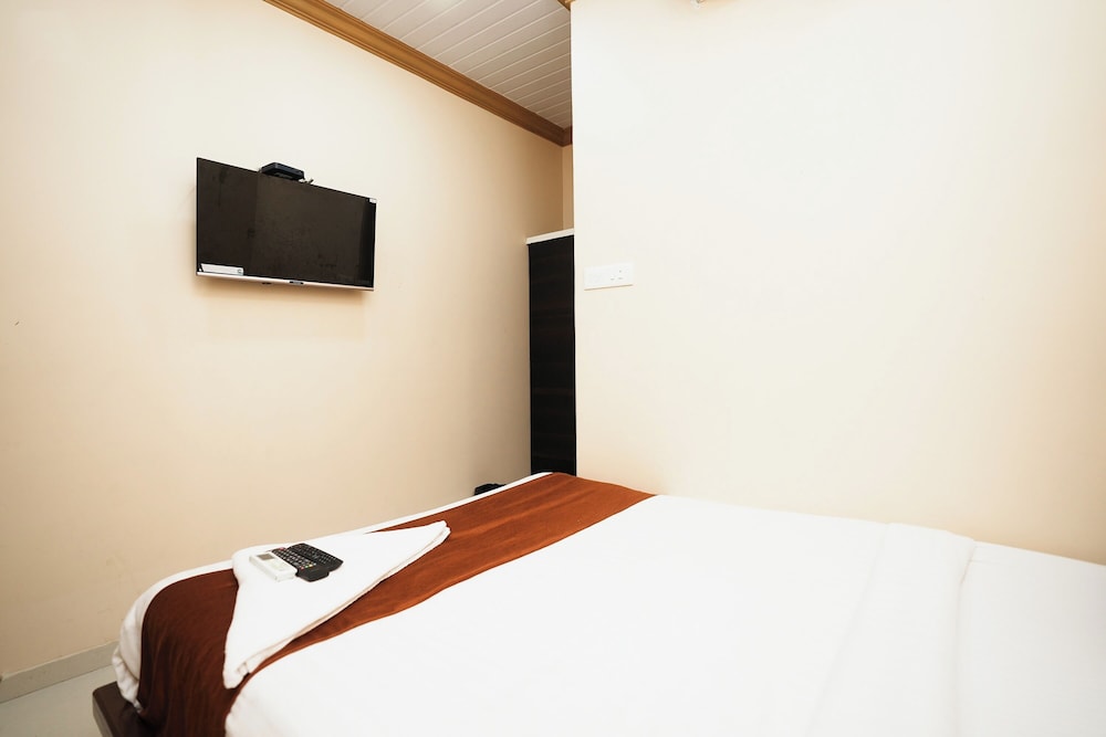 hotel airport metro