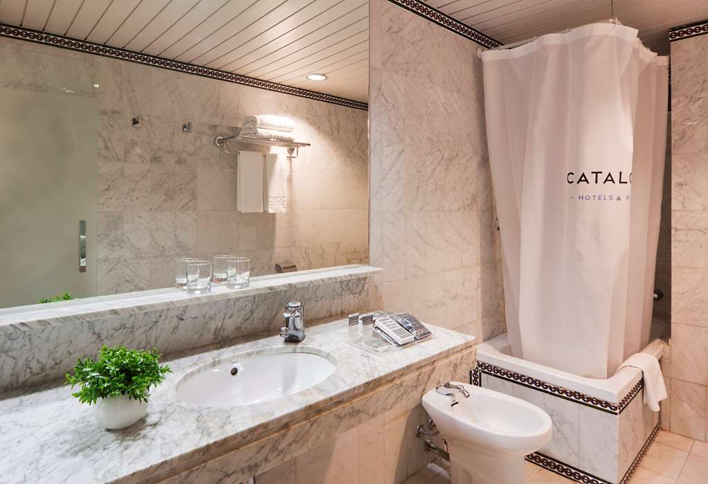 hotel catalonia hispalis