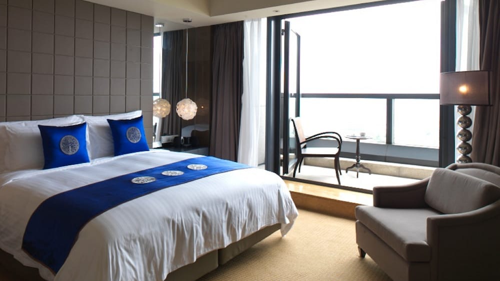 intercontinental shanghai expo by ihg