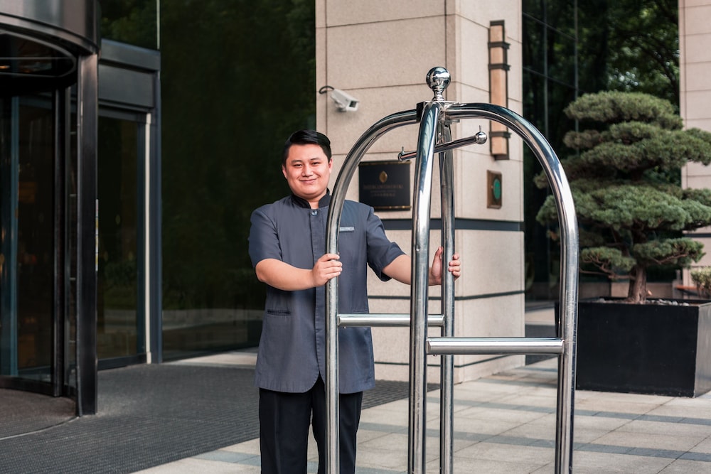 intercontinental shanghai expo by ihg