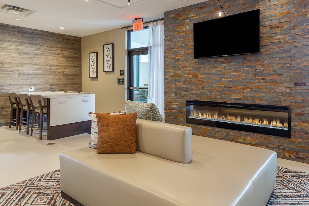 candlewood suites fargo south medical center