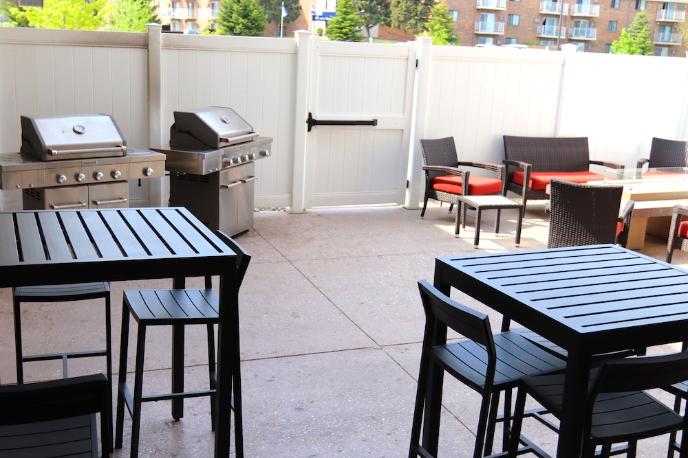 candlewood suites fargo south medical center