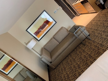 candlewood suites fargo south medical center