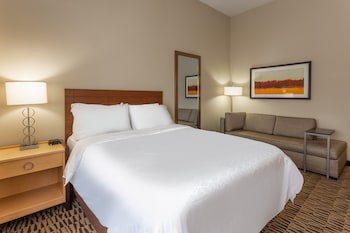 candlewood suites fargo south medical center