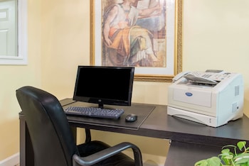 Days Inn & Suites By Wyndham Dayton North,Dayton>>Butler Township,2 star