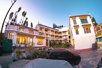 hotel the ladakh