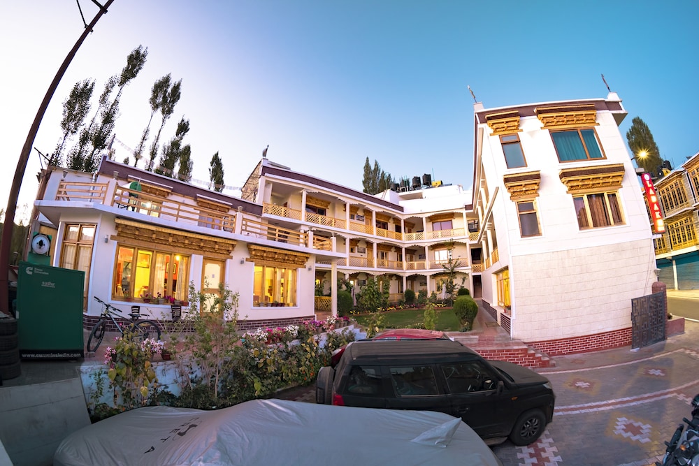 hotel the ladakh