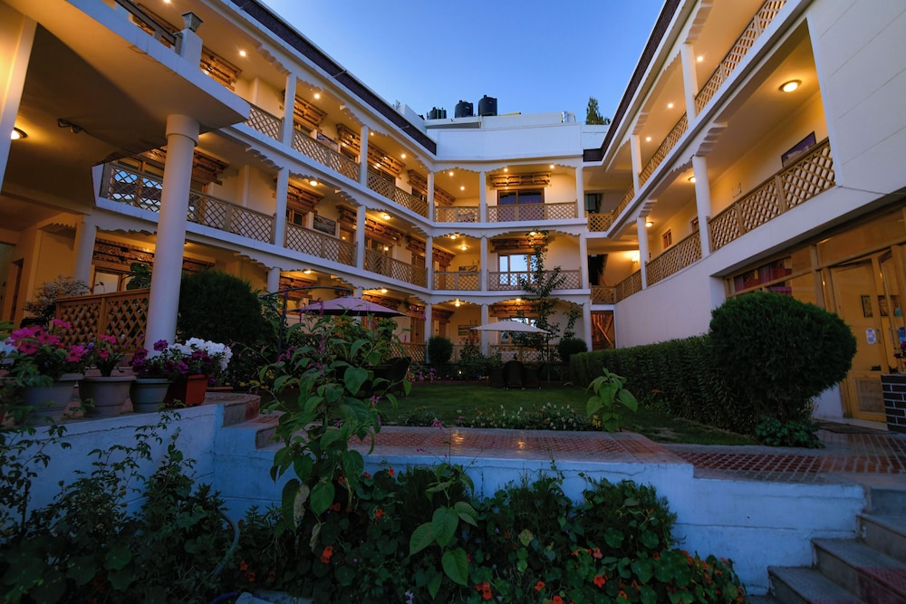 hotel the ladakh