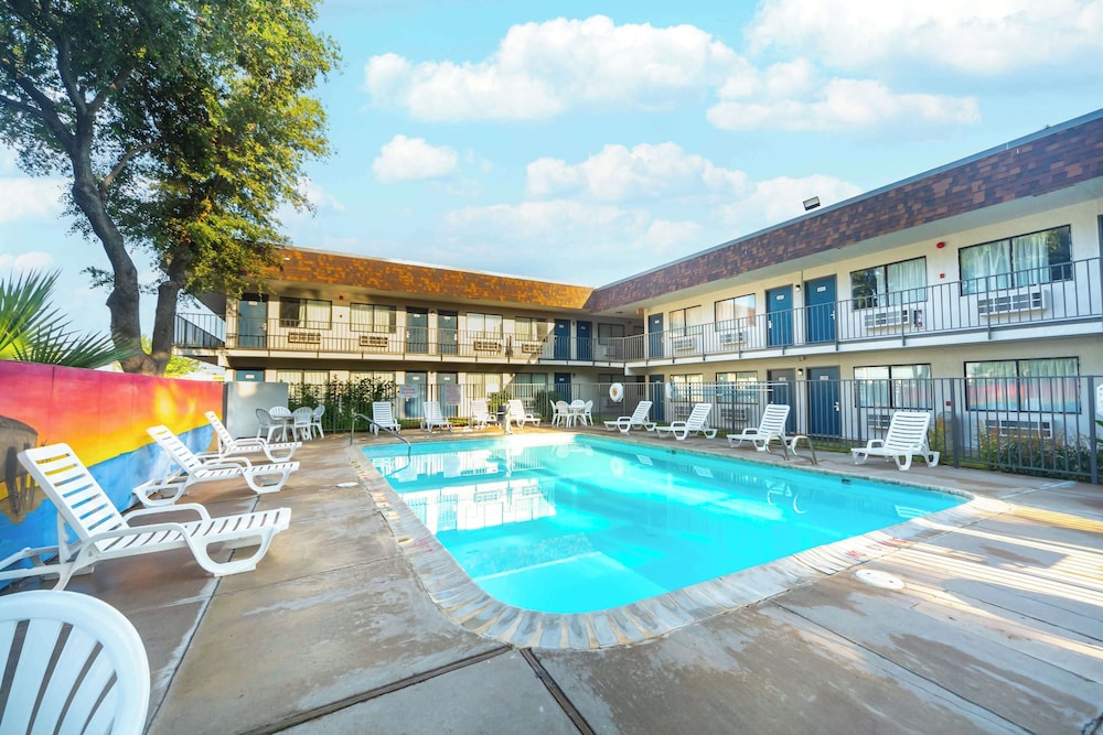 motel 6 del rio tx