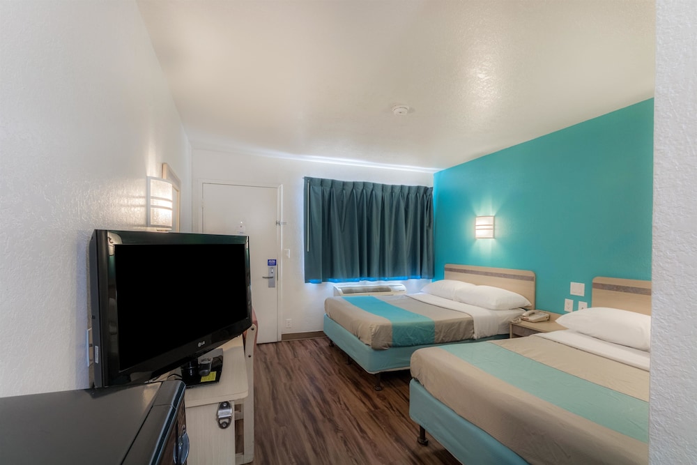 motel 6 del rio tx