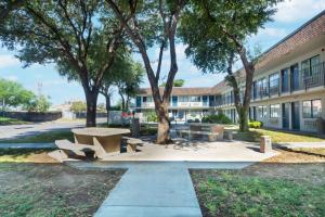 motel 6 del rio tx