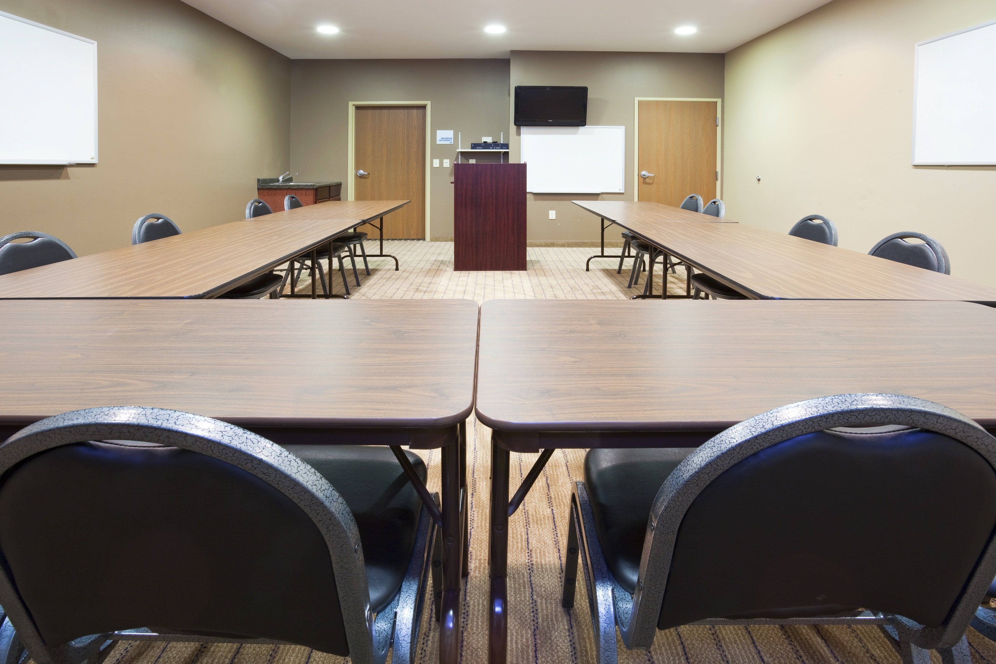 holiday inn express devils lake by ihg