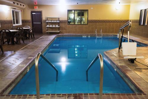holiday inn express devils lake by ihg