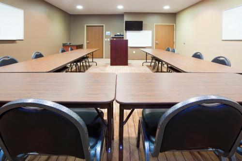 holiday inn express devils lake by ihg